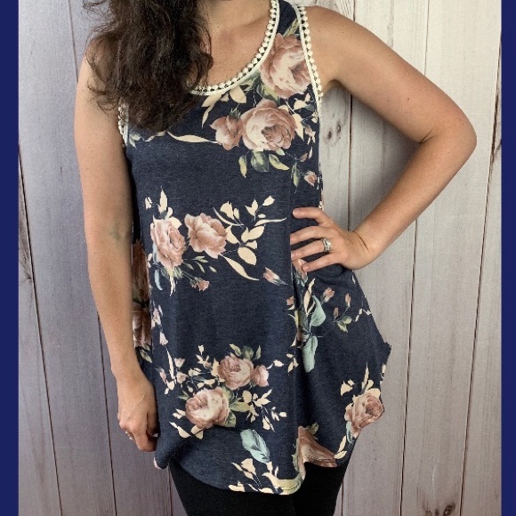 The Anna Top- navy floral sleeveless - Picture 5 of 8